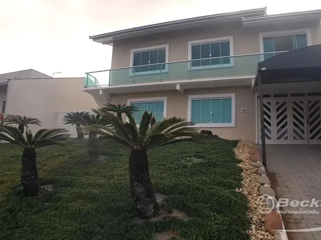Imagem: A casa possui 5 Dormitórios, 2 Banheiros, 3 Vagas na