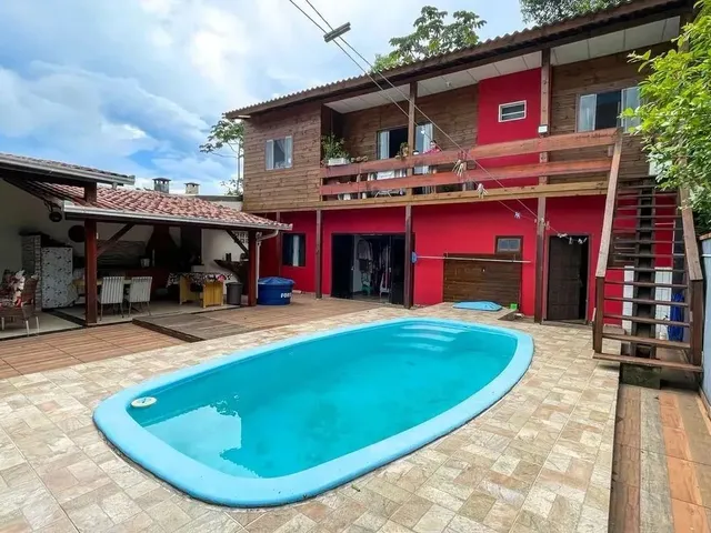 Imagem 3: Casa com Piscina e com 6 Quartos