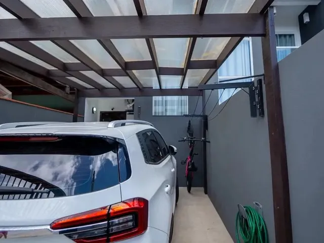 Imagem: A casa possui 2 Dormitórios, 1 Banheiro, 1 Vaga na