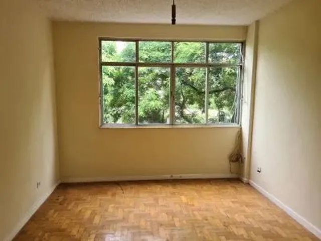 Imagem: O apartamento possui 2 Dormitórios, 1 Banheiro, 1 Vaga na