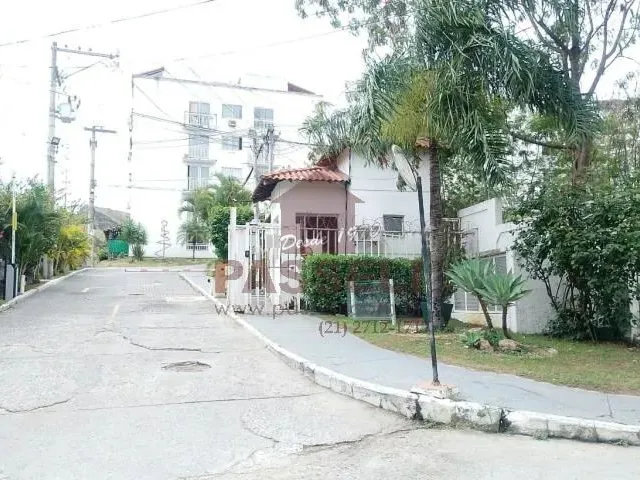 Imagem: O apartamento possui 2 Dormitórios, 1 Banheiro, 1 Vaga na