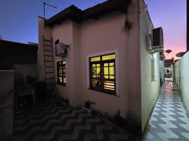 Imagem: Casa com Três Quartos Sendo Dois Suítes