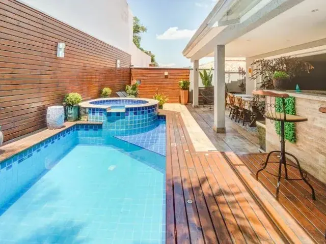 Imagem: Casa com 270 Metros², 3 Quartos, Piscina