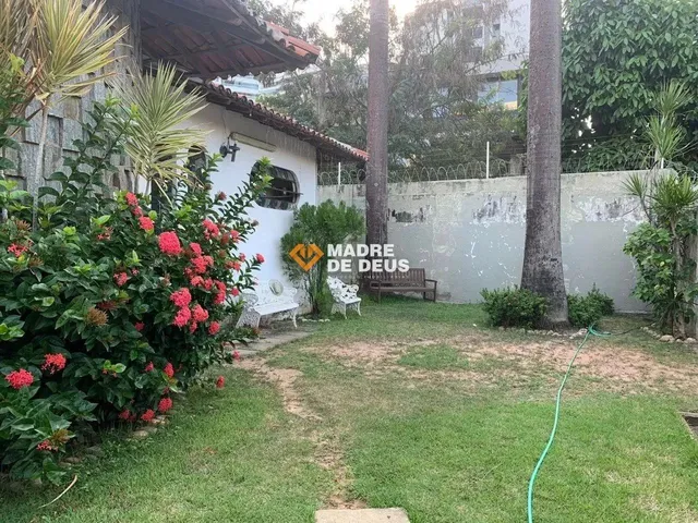 Imagem: A casa possui 3 Dormitórios, 3 Suítes, 3 Banheiros, 5
