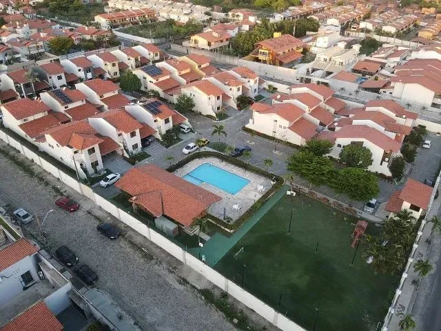 Imagem: Casa Duplex com Quatro Quartos Sendo Três