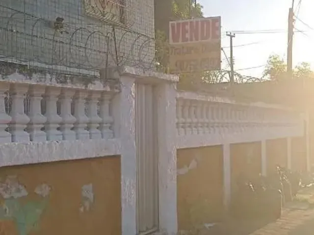 Imagem: Casa com 08 Quartos com 396²M no Bairro