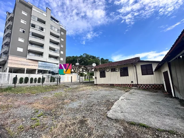 Imagem: Terreno de esquina, excelente localização