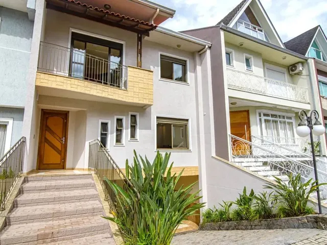 Imagem 1: Casa em Condomínio com Elevador e Bosque Privativo no Xaxim o Equilíbrio Perfeito Entre