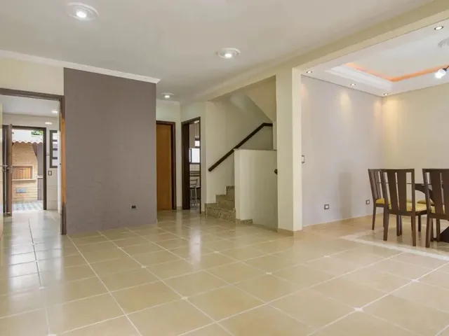 Imagem 7: Casa em Condomínio com Elevador e Bosque Privativo no Xaxim o Equilíbrio Perfeito Entre