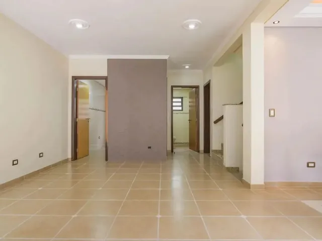 Imagem 5: Casa em Condomínio com Elevador e Bosque Privativo no Xaxim o Equilíbrio Perfeito Entre