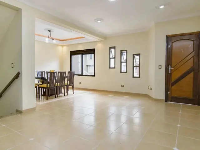 Imagem 13: Casa em Condomínio com Elevador e Bosque Privativo no Xaxim o Equilíbrio Perfeito Entre