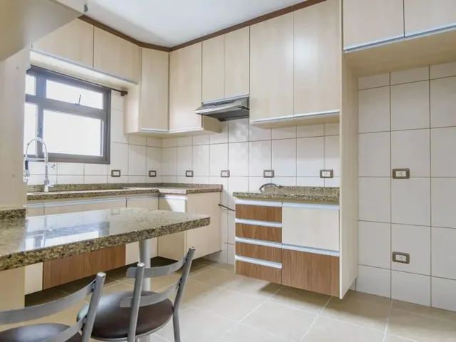 Imagem 14: Casa em Condomínio com Elevador e Bosque Privativo no Xaxim o Equilíbrio Perfeito Entre