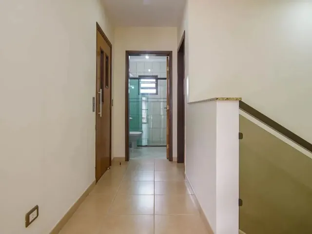 Imagem 2: Casa em Condomínio com Elevador e Bosque Privativo no Xaxim o Equilíbrio Perfeito Entre