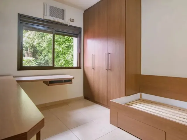 Imagem 4: Casa em Condomínio com Elevador e Bosque Privativo no Xaxim o Equilíbrio Perfeito Entre