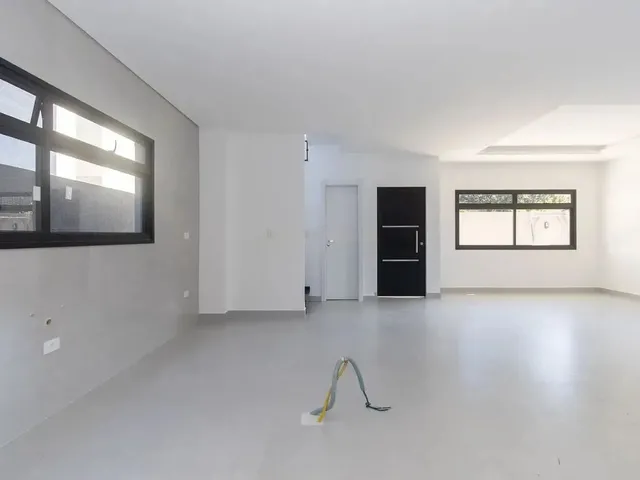 Imagem 2: Sobrado Triplex a Venda no Bairro Hauer