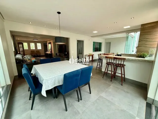 Imagem 4: Casa Mobiliada com 4 Quartos Sendo 2 Suítes Disponível para Locação no Bairro Gávea