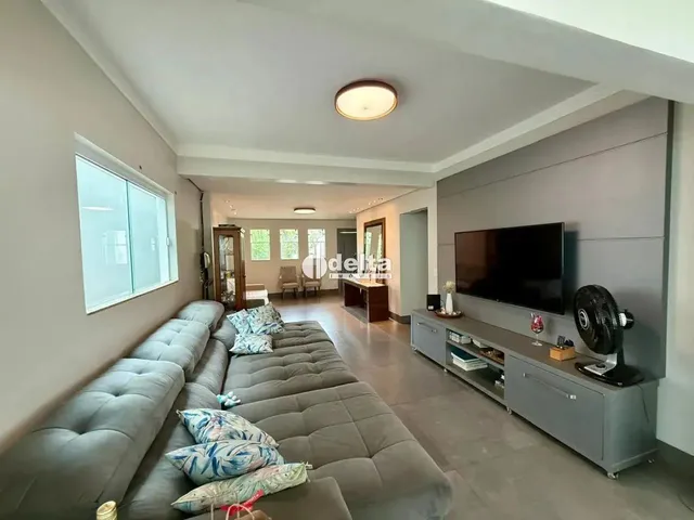 Imagem 11: Casa Mobiliada com 4 Quartos Sendo 2 Suítes Disponível para Locação no Bairro Gávea
