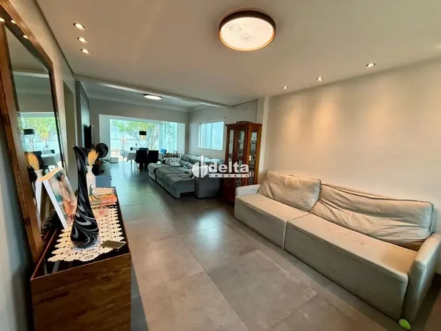 Imagem 12: Casa Mobiliada com 4 Quartos Sendo 2 Suítes Disponível para Locação no Bairro Gávea