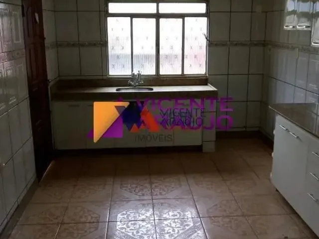 Imagem 2: Casa Colonial com 3 Quartos, Suíte, Varanda e Amplo Quintal no Bairro Niterói - Betim