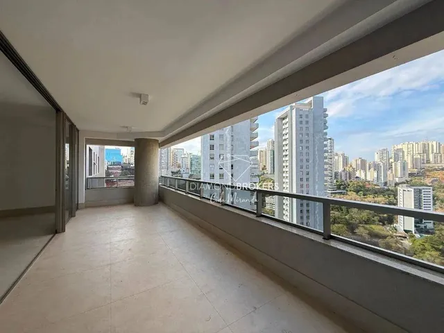 Imagem: Apartamento com 4 Dormitórios, 208 M²