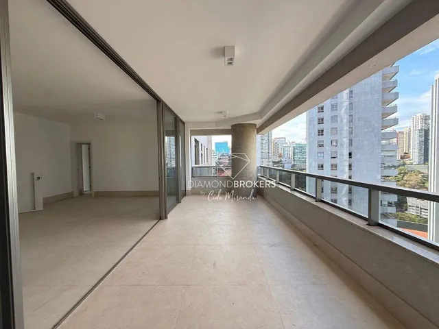 Imagem: Apartamento com 4 Dormitórios, 208 M²