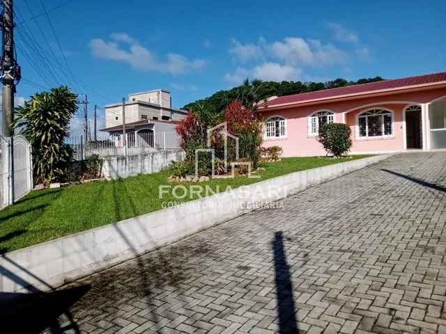 Imagem: Casa com Amplo Terreno no Alto Aririu em