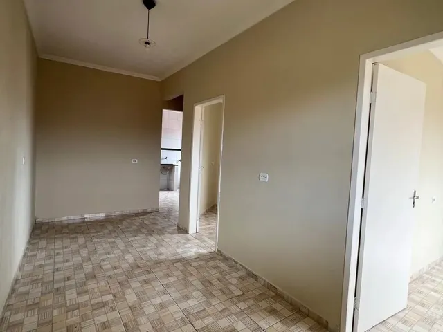 Imagem 2: Casa no 2º Andar. Varanda, 1 Banheiroe2 Dormitórios