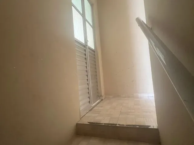 Imagem 5: Casa no 2º Andar. Varanda, 1 Banheiroe2 Dormitórios