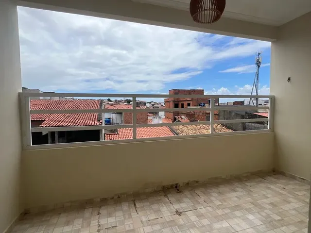 Imagem 6: Casa no 2º Andar. Varanda, 1 Banheiroe2 Dormitórios