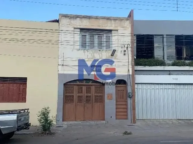 Imagem: A casa possui 5 Dormitórios, 4 Banheiros, 1 Vaga na