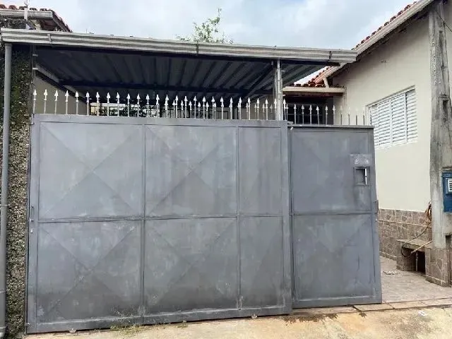 Imagem: A casa possui 2 Dormitórios, 1 Banheiro, 1 Vaga na