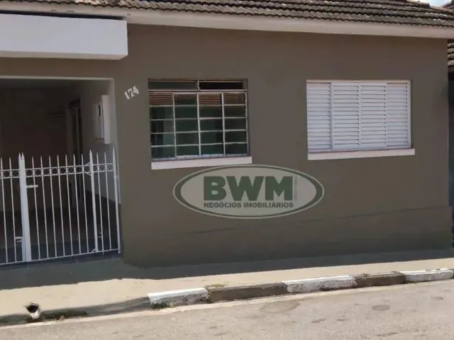Imagem: A casa possui 2 Dormitórios, 1 Banheiro, 1 Vaga na