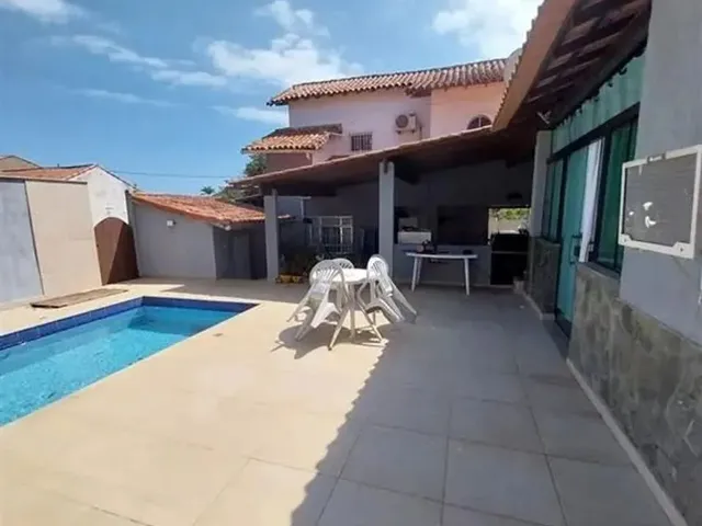 Imagem: A casa possui 3 Dormitórios, 5 Banheiros, 3 Vagas na