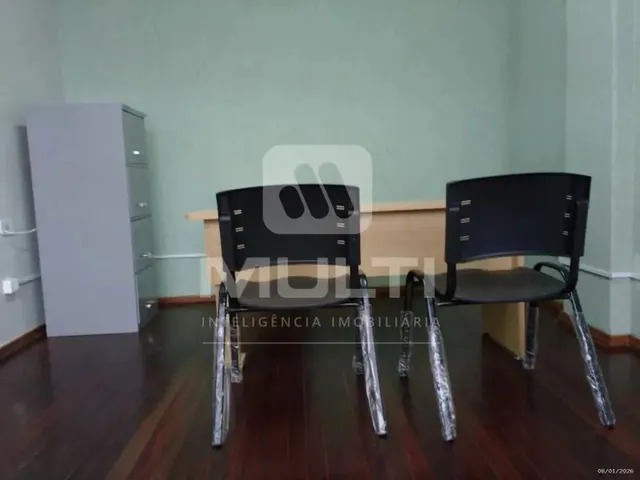 Imagem 2: Sala - Centro Galpão / depósito com aluguel por R$830 /mês