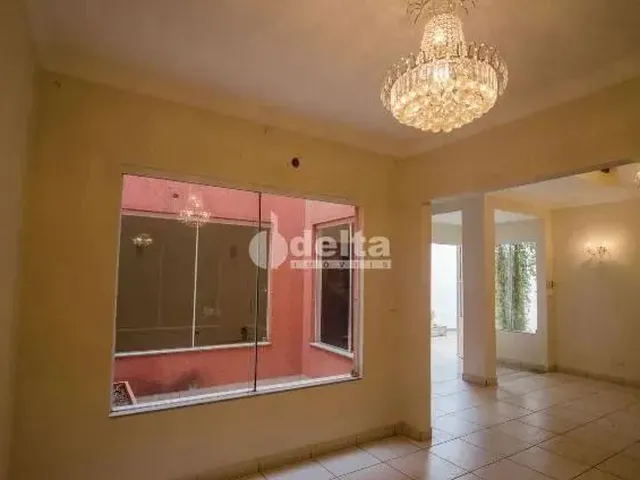 Imagem 8: Casa Comercial Disponível para Locação no Bairro Centro em Uberlândia-Mg