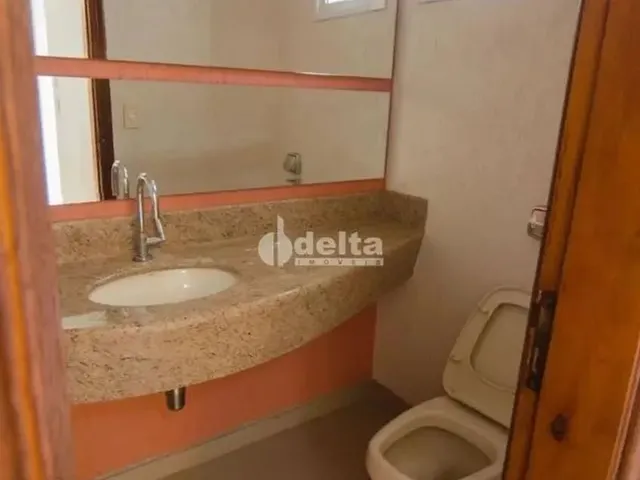 Imagem 9: Casa Comercial Disponível para Locação no Bairro Centro em Uberlândia-Mg