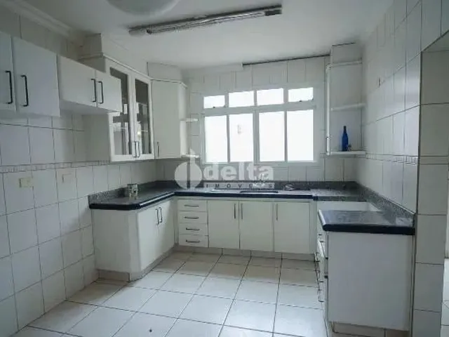 Imagem 12: Casa Comercial Disponível para Locação no Bairro Centro em Uberlândia-Mg