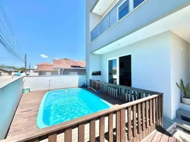 Imagem: A casa possui 2 Dormitórios, 1 Suíte, 2 Banheiros, 2