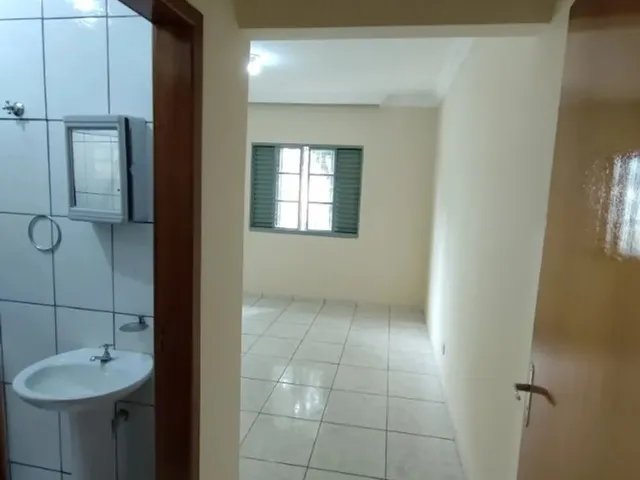 Imagem 5: Casa para Alugar com 03 Quartos com Ótima Localização no Jardim Catedral