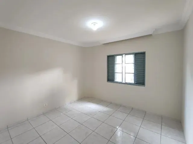 Imagem 3: Casa para Alugar com 03 Quartos com Ótima Localização no Jardim Catedral