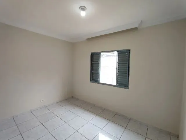 Imagem 15: Casa para Alugar com 03 Quartos com Ótima Localização no Jardim Catedral