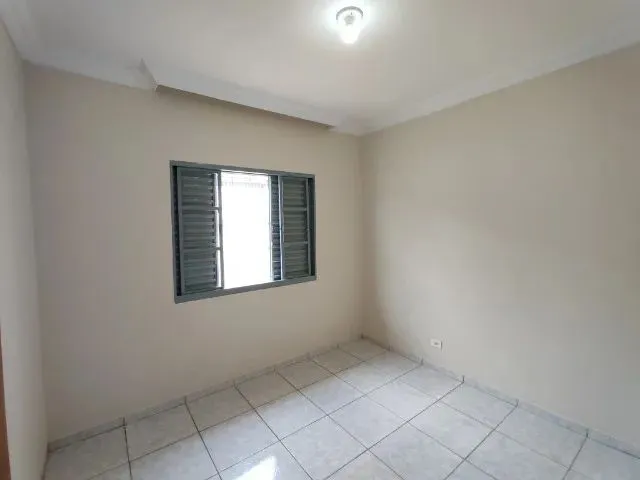 Imagem 2: Casa para Alugar com 03 Quartos com Ótima Localização no Jardim Catedral