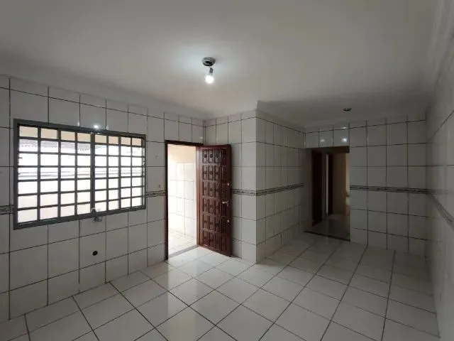 Imagem 7: Casa para Alugar com 03 Quartos com Ótima Localização no Jardim Catedral