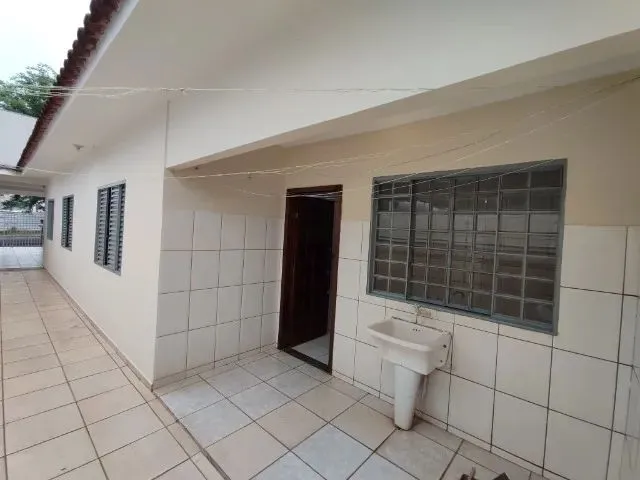 Imagem 10: Casa para Alugar com 03 Quartos com Ótima Localização no Jardim Catedral