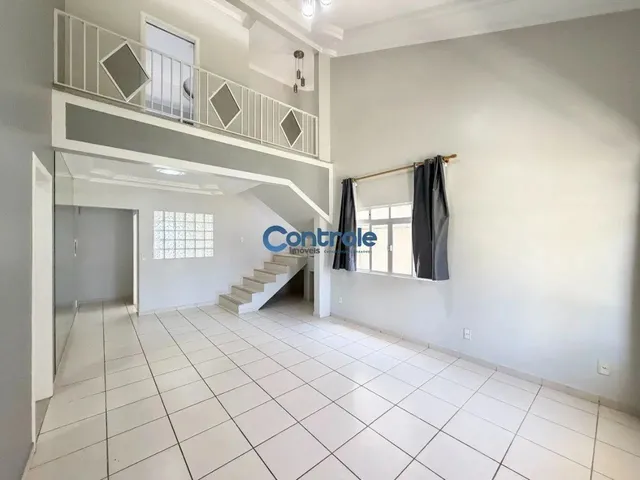 Imagem 1: Casa com 3 Dormitórios, Sendo 1 Suíte, 2 Vagas de Garagem, Localizada no Bairro Pagani