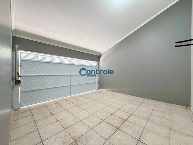 Imagem 13: Casa com 3 Dormitórios, Sendo 1 Suíte, 2 Vagas de Garagem, Localizada no Bairro Pagani
