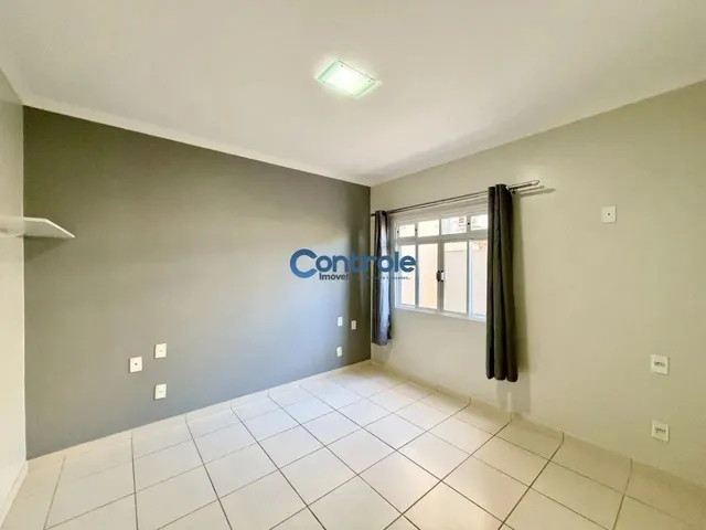 Imagem 12: Casa com 3 Dormitórios, Sendo 1 Suíte, 2 Vagas de Garagem, Localizada no Bairro Pagani