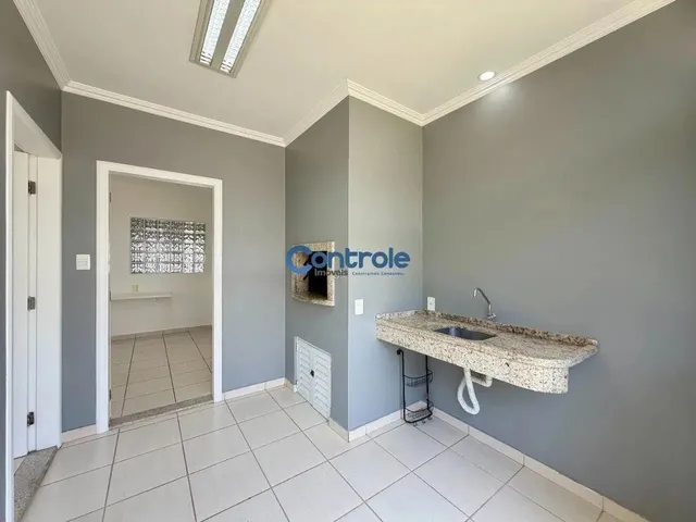Imagem 16: Casa com 3 Dormitórios, Sendo 1 Suíte, 2 Vagas de Garagem, Localizada no Bairro Pagani