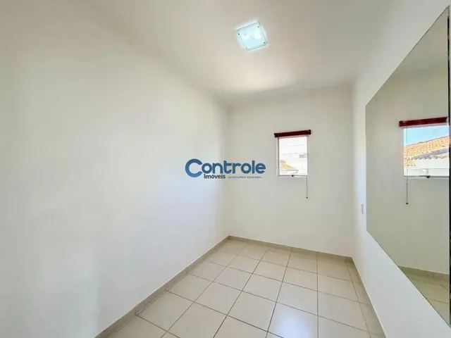 Imagem 3: Casa com 3 Dormitórios, Sendo 1 Suíte, 2 Vagas de Garagem, Localizada no Bairro Pagani