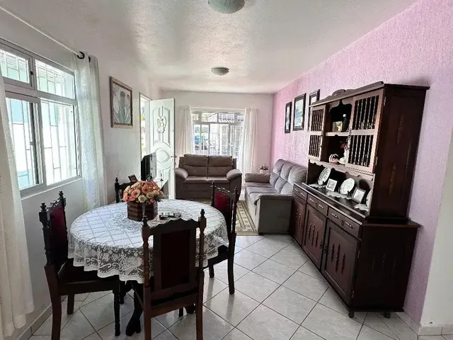 Imagem 6: Casa no Centro da Palhoça com Terreno Grande e Duas Casas